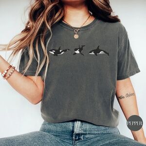 Comfort Colors Orca Whales Shirt - Women's size medium